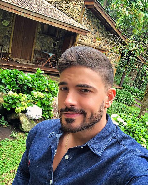 Vicente Felipe on Instagram: “☺️🍀” Mens Haircuts Short Hair, Handsome Male Models, Mens Haircuts, Professional Men, Haircuts Short, Strong Muscles, Mens Haircuts Short, Men Model, Casual Stylish