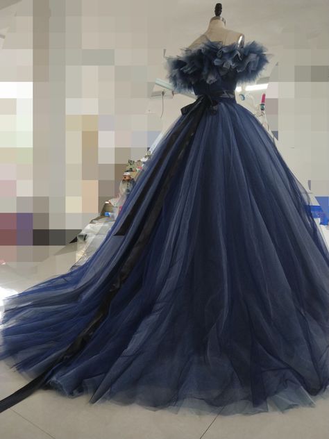 Frok Tops, Dark Blue Quinceanera Dresses, Ballgown Aesthetic, Butterfly Quince Dress, Ball Gown Aesthetic, Harry Potter Wedding Dress, Quinceanera Blue, Debut Gowns, Gaun Dress