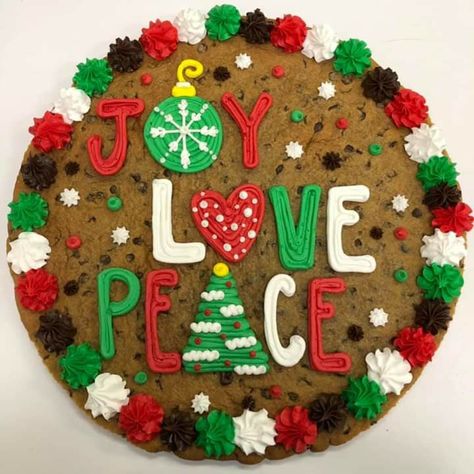 Holiday Cookie Cake, Cookie Cake Christmas, Fall Message Cookies, Christmas Cookie Cake Decorating Ideas, Christmas Cookie Cake Ideas, Christmas Cookie Cake Design, Stacked Cookie Cake, Christmas Cookie Cakes, Santa Cookie Cake