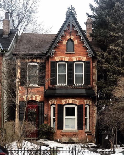 Yesenia Perez-Cruz on Instagram: “Thankfully it’s been warmer in Toronto 🙏” Cabbagetown Toronto, Brick Victorian Homes, English Townhouse, Gothic Revival House, Toronto Architecture, Toronto Houses, Pretty Homes, Shotgun House, Sims Houses