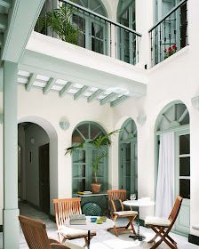 Central Courtyard, Mediterranean Home Decor, Spanish Style Home, Casas Coloniales, Spanish Style Homes, Patio Interior, Mediterranean Home, Spanish House, Courtyard House