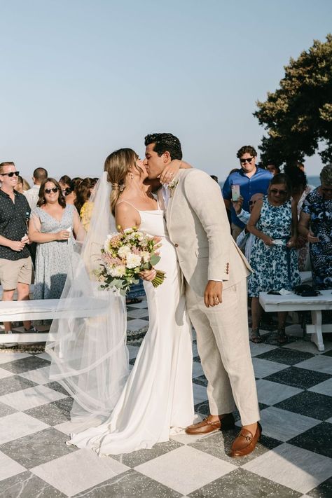 Greece Couple, Greece Milos, Couple Portrait Wedding, Symbolic Wedding, Wedding In Greece, Micro Weddings, Portrait Wedding, Greece Wedding, Couple Portrait