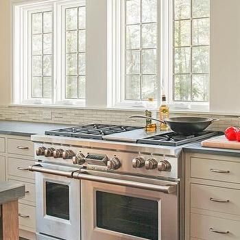 Windows Over Stove Design Ideas Kitchen Inspirations White, Shaker Style Kitchen Cabinets, Replacing Kitchen Countertops, Kitchen Cabinet Trends, Shaker Style Kitchens, Stainless Steel Oven, Kitchen Cabinet Styles, Kitchen White, Vent Hood