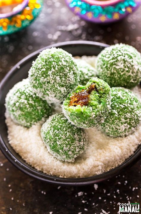 Coconut Ladoo Recipe, Coconut Ladoo, Diwali Sweets, Asam Jawa, Pani Puri, Diwali Food, Cooking Easy, Sweet Meat, Indian Dessert Recipes