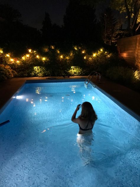 Late Night Pool Aesthetic, Late Night Pool Pics, Pool Aesthetic Night, Night Swimming Aesthetic, Pool Designs Backyard, Pool Design Backyard, Pool Styles, Pools Design, Nightlife Aesthetic