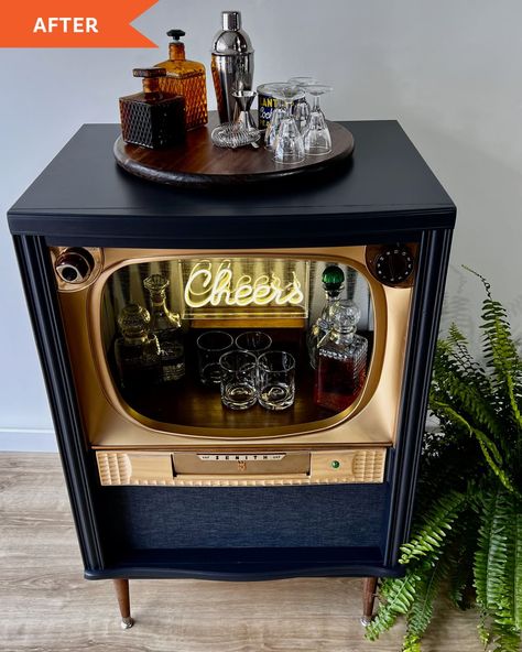 Tv Stand Bar Cart, Retro Tv Bar Cart, Vintage Tv Bar Cabinet, Vintage Tv Bar Cart, Ideas For Old Tv Cabinets, Mid Century Vinyl Cabinet, Old Tv Bar Cart, Retro Tv Bar, Diy Bar From Tv Cabinet