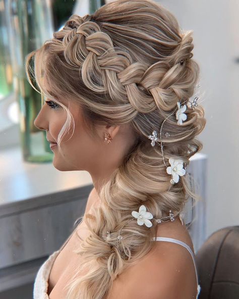 Braided Halo Hairstyle, Side Braid Wedding, Braided Wedding Hair, Glamorous Wedding Hair, Wedding Hair Side, Wedding Hair Up, Bridal Braids, Side Braid Hairstyles, Wedding 2024