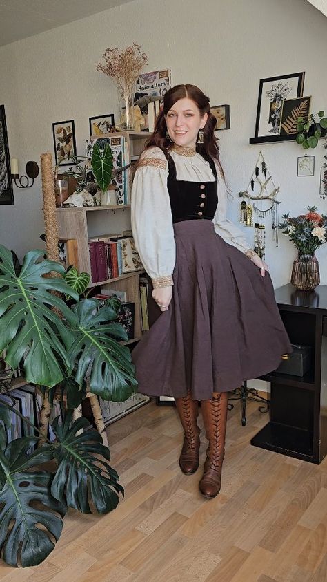 🌿 "Hejo, spann' den Wagen an." Autumn has finally arrived and I'm so ready! 🍂✨️🌾🍁🍄 I love my shades of brown, what do you think? 🌿 outfit… | Instagram Cottagecore Outfits Brown, Brown Flowy Skirt, Kiki Rockwell, Vintage Brown Skirt, Viking Market, Brown Vintage Tiered Skirt, Brown Flowy Midi-length Skirt, Cottagecore Outfits, Shades Of Brown