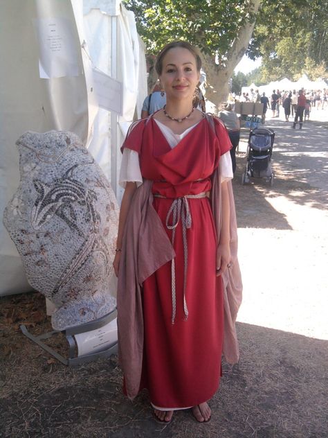 Romani Clothing, Ancient Roman Clothing, Sca Costumes, Roman Women, Roman Clothes, Imperial Rome, Greek Dress, Roman Costume, Crazy Fashion