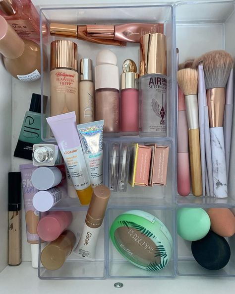 Make up❤️ Alex Drawer Vanity, Skincare Routine And Products, Makeup Beauty Room, Makeup Collection Goals, Alex Drawer, Drawer Vanity, Makeup Drawer, Makeup Is Life, Makeup Needs