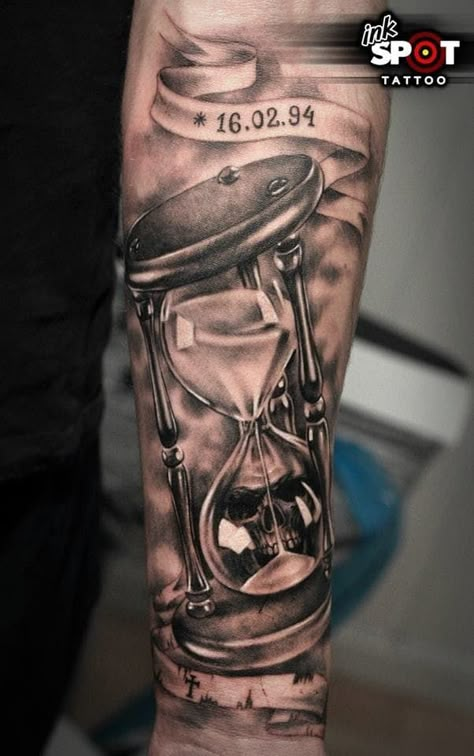 Time Waits For No One Tattoo, Hourglass Pictures, Tattoo Hourglass, Time Tattoo Ideas, Hourglass Tattoos, Tato 3d, Wörter Tattoos, Grand Father, Hourglass Tattoo