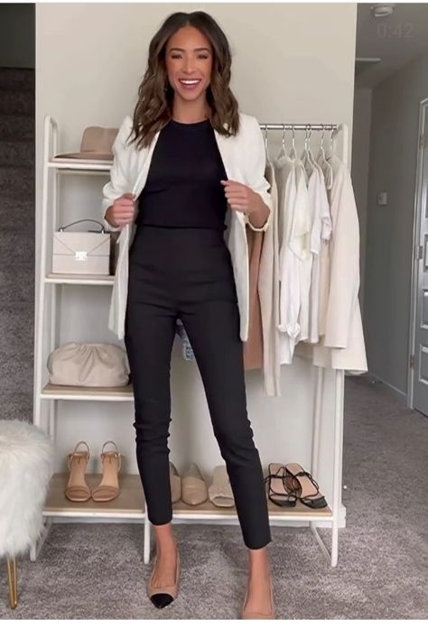 Bank Attire, Smart Casual Outfits For Women, Business Meeting Outfit, Classy Elegant Wedding Dress, Classy Elegant Wedding, Elegante Y Chic, Business Outfits Women, Office Outfits Women, Business Casual Outfits For Work