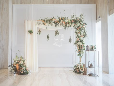 Wedding Photo Booth Ideas, Wedding Floral Arch, Photo Booth Ideas, Reception Backdrop, White Drapery, Wedding Background Decoration, Diy Wedding Backdrop, Wedding Backdrop Design, Wedding Backdrop Decorations