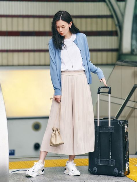 Quite Luxury Outfit, Woman Smart Casual, Middle Age Woman, Quite Luxury, Luxury Outfit, Formal Fashion Women, Female Pose, Formal Fashion, Japan Outfit