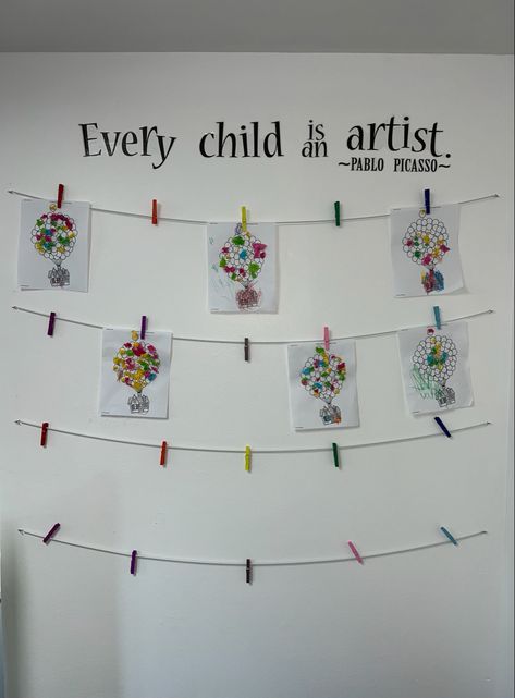 Hanging Artwork In Classroom, School Art Wall Display, Student Art Wall Classroom, Diy Hanging Art Display, Daycare Wall Art Ideas, Classroom Art Work Display, Art Display Classroom Preschool, Teacher Art Display Wall, Classroom Art Projects Preschool