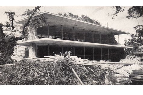 The 1954 Pace Setter in construction. Platform House, Modernist Architects, Pacific Palisades, Glass House, Museum Of Modern Art, Art And Architecture, Modern Architecture, New Art, Interior Architecture