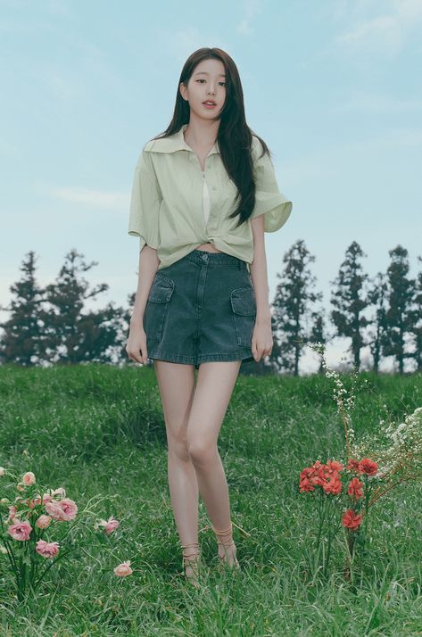 Jang Wonyoung for SJSJ "Capsule: The Color of New Chapter" Collection April 2023 Wonyoung Green, Vsco Beach, Ive Wonyoung, Reality Television, Green Outfit, Starship Entertainment, Korean Singer, South Korean Girls, Girl Group