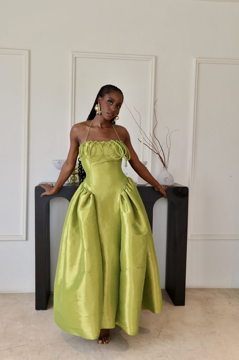 Dress For Birthday Party, Wedding Guest Dress Inspiration, Colour Guide, Robe Wedding, Robes Glamour, Simple Work, Statement Dress, Dress Crafts, African Design Dresses