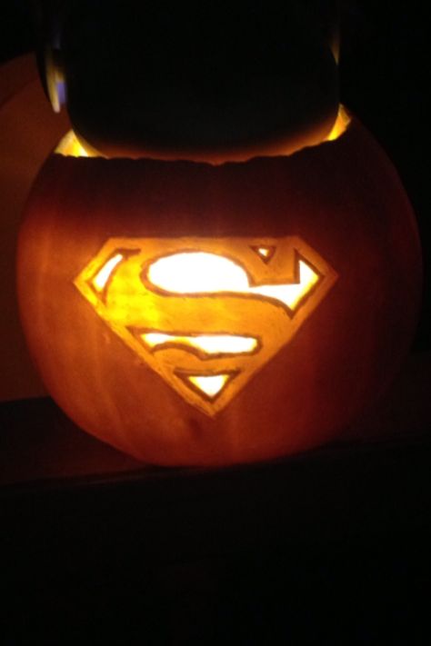 Superman pumpkin Superman Pumpkin Carving, Superman Pumpkin, Pumpkin Painted, Superman Art, Pumpkin Carving Templates, Pumpkin Pumpkin, Pumpkin Painting, Season Of The Witch, Painted Pumpkins