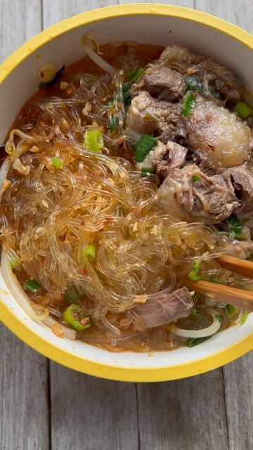 Little Lao Kitchen on Instagram: "When you’ve got left over oxtail soup! Make some Mee MAMA clear noodles and add in all your favorite toppings (bean sprouts, scallions, cilantro, lime, chili garlic oil and oyster sauce). Mix this all up and what a beautiful sight! The chewy bouncy clear/glass noodles are so delicious and with the oxtail is everything! It’s been raining for five days straight now so noodle soup all week. #soupseason #noodles #noodlesoup #noodleworship #glassnoodles #instantnoo Cambodian Glass Noodle Recipes, Clear Noodle Soup, Wonton Noodle Soup Recipe, Glass Noodles Soup, Glass Noodle Recipes, Quick Easy Pasta Recipes, Pasta Healthy Recipes, Pasta Salad Ideas, Recipes For Dinner Pasta