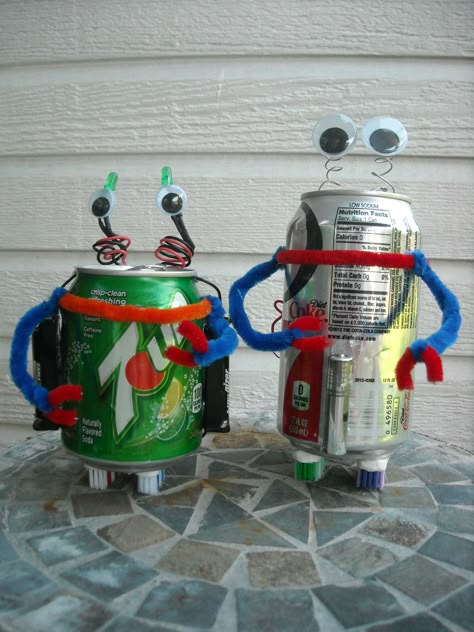 Can Robot, Maker Fun Factory, Robot Craft, Recycled Robot, Recycled Crafts Kids, Robotics Projects, Recycled Art Projects, Diy Robot, Tin Cans