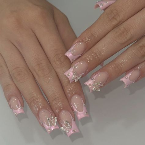 ig: glammed.by.daisy Short Square Acrylic Nails With Charms, Charms Nails Acrylic, Short Square Nails With Charms, Pink Acrylic Nails With Charms, Butterfly Gem Nails, Nails With Butterfly Charms, Charm Acrylic Nails, Short Butterfly Nails, Baddie Short Nails