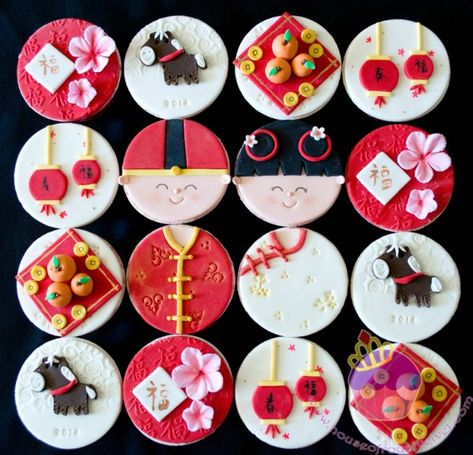 New Year Cake Ideas, Chinese New Year Cupcakes, New Year Cupcakes, Chinese New Year Desserts, Chinese Cookies, Dragon Cupcakes, Chinese New Year Cake, New Year's Cupcakes, Chinese New Year Cookies