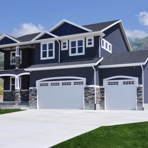 Navy Stucco Exterior, Blue Vinyl Siding House Exterior Colors, Navy Blue Stucco House Exterior, Dark Blue Stucco House Exterior, Modern Blue Exterior House Colors, Blue And White Exterior House, Dark Stucco Exterior, Exterior Stucco House Colors Paint Ideas, Blue Stucco House Exterior