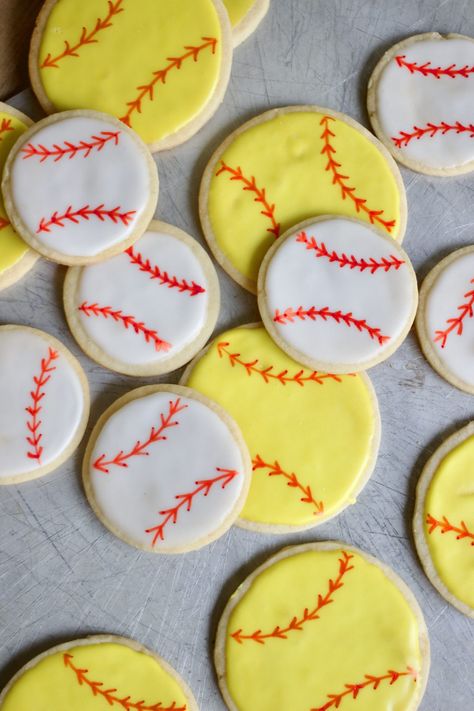 Easy Baseball & Softball Sugar Cookies  - Lane Bakery Softball Sugar Cookies, Baseball Sugar Cookies, Softball Cookies, Baseball Team Party, Cookies To Decorate, Friends Cookies, Easy Royal Icing, Easiest Cookies, Edible Markers