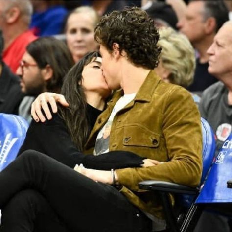 2,728 Me gusta, 22 comentarios - Shawmila🖤🌹 (@_shawmilaa_) en Instagram: "Cutest shit I’ve ever seen  #shawnmendes #camilacabello #shawmila" Shawn Mendes Album, Kiss Gif, Nba Game, Breastfeeding Diet, Breastfeeding Clothes, Pregnancy Health, Fashion For Women Over 40, Los Angeles Clippers, Toronto Raptors