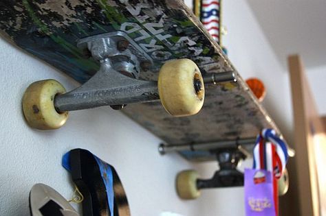 skateboard shelf Skateboard Shelves, Skateboard Room, Skateboard Decor, Wall Shelf Decor, Toy Rooms, Big Boy Room, Boys Bedrooms, Boy's Bedroom, Diy Shelves