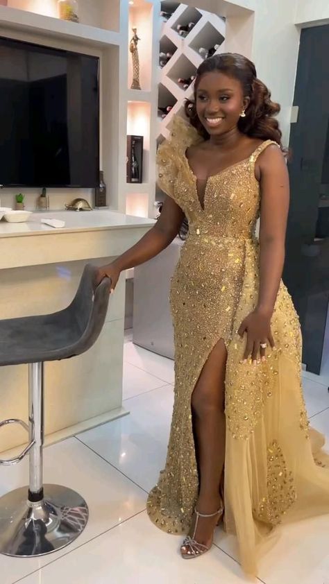 Gold Wedding Party, Gowns Long Sleeve, Lace Dress Classy, African Bridal Dress, Nigerian Lace Styles Dress, African Prom Dresses, Lace Gown Styles, Best African Dresses, Classy Wedding Dress