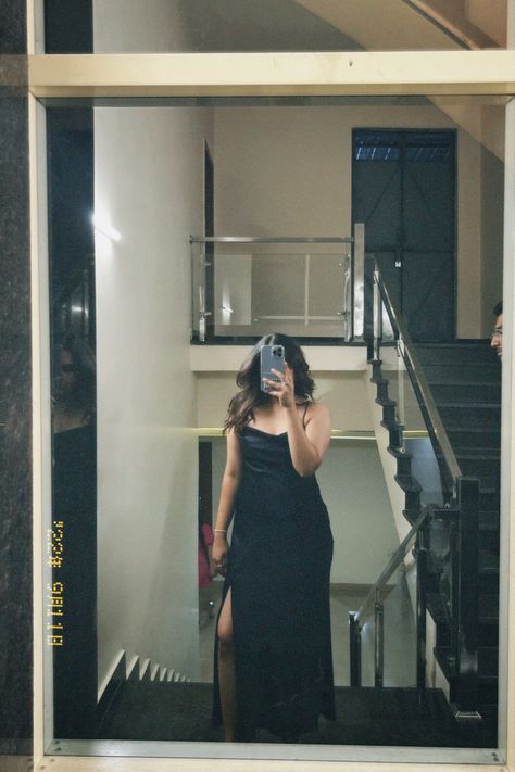 Chubby Girl Mirror, Black Dress Mirror Selfie, Cutesy Outfit, Dress Aesthetic, Fashionista Clothes, Indian Designer Outfits, Cute Comfy Outfits, Curvy Outfits, Teenage Fashion Outfits