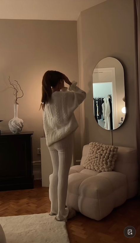 At Home Outfits Cozy, Winter Home Outfit, Home Look Outfit, Home Outfit Comfy, Cozy Home Outfit, Around The House Outfit, Bed Outfit, Aesthetic Loungewear, Stay At Home Outfits