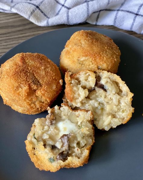 Truffle Arancini, Leftover Risotto, Mushroom Truffle, Truffle Risotto, Arancini Balls, Risotto Balls, Truffle Cheese, Arancini Recipe, Rice Side Dish Recipes