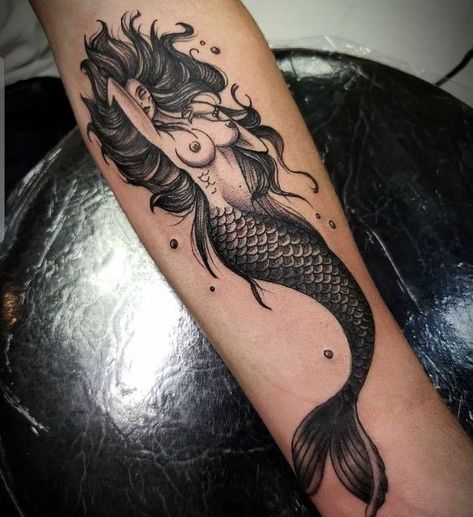 Skull Mermaid Tattoo, Dark Mermaid Tattoo, Siren Tattoo Dark Mermaid, Siren Ideas, Ship Tattoo Sleeves, Aphrodite Tattoo, Upper Leg Tattoos, Pin Up Mermaid, Sketchbook App