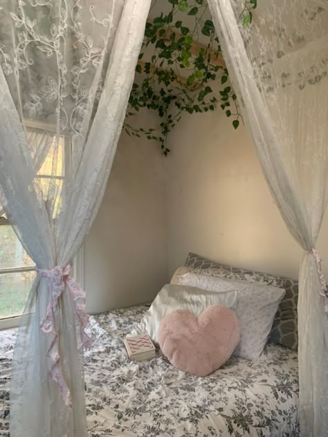 Cozy Room Decor, Pretty Room, Dreamy Room, Room Design Bedroom, Dream Room Inspiration, Room Makeover Bedroom, Pink Room, Room Makeover Inspiration, Cute Room Decor