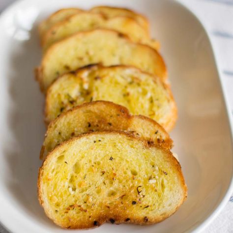 Recipe for homemade easy pan fried garlic bread. Pan seared garlic bread. Made with spiced garlic butter made from scratch. Perfect for snack. Pan Fried Garlic Bread, Making Garlic Bread With Sliced Bread, Egg Fast Garlic Bread, Cheap Garlic Bread, Poor Man’s Garlic Bread, Homemade Garlic Bread Recipe, Frying Pan Recipes, Crispy Recipes, Make Garlic Bread