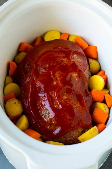 Crockpot Meatloaf Recipe | Slow Cooker Meatloaf #meatloaf #beef #slowcooker #crockpot #dinner #dinneratthezoo Easy Home Cooked Meals, Crockpot Meatloaf Recipes, Crockpot Meatloaf, Slow Cooker Meatloaf, Pots Ideas, Recipes Meat, Crock Pot Food, Crock Pots, Panko Crumbs