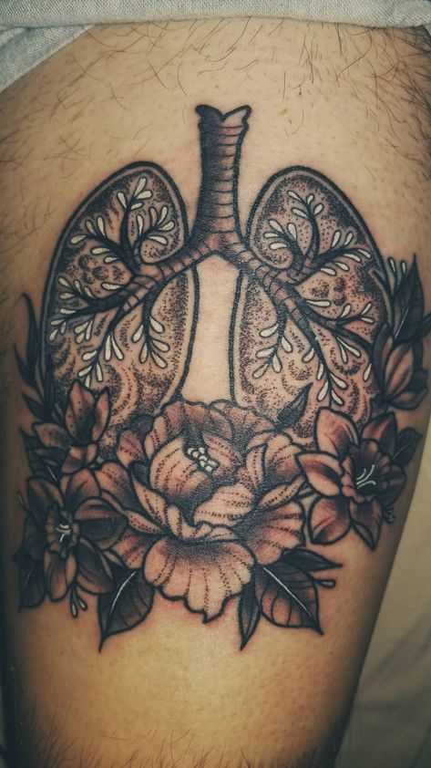 Lung Tattoo With Flowers, Lung Tattoo Ideas, Lung Tattoo, Flower Lungs, Floral Lungs, Lungs Art, Ems Tattoos, Anatomy Tattoo, Tattoo With Flowers