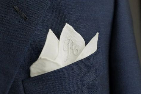 White Tie Dress, Pocket Square Guide, Pocket Square Folds, Square Embroidery, Pocket Square Styles, White Pocket Square, Pocket Square Wedding, Damask Linen, Pocket Square Size