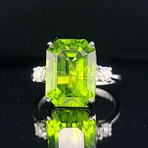 https://www.thebeautyreel.com Find many great new & used options and get the best deals for Vintage 14k white gold engagement ring 11.44CT. Natural green peridot at the best online prices at eBay! Free delivery for many products! Platinum Engagement Rings Vintage, Tiffany Rings, Fire And Stone, White Gold Engagement Ring, Platinum Engagement Rings, Green Peridot, White Gold Engagement, Fancy Jewelry, White Gold Engagement Rings