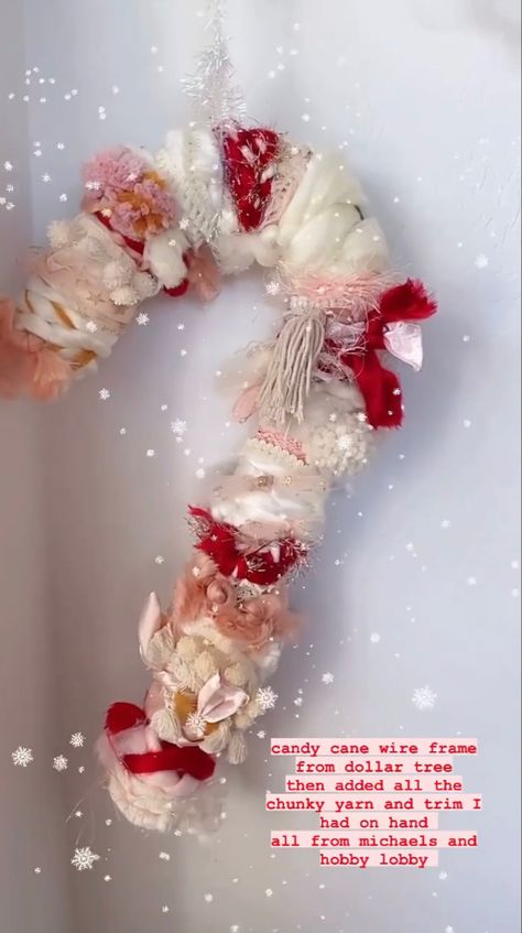 Anthropologie Christmas Bedroom, Shabby Chic Christmas Crafts, Eclectic Holiday Decor, Christmas Etsy Ideas, Pink Diy Christmas Decor, Retro Christmas Diy, Diy Pink Decor, Unique Diy Christmas Ornaments, Diy Wreath Ideas Christmas