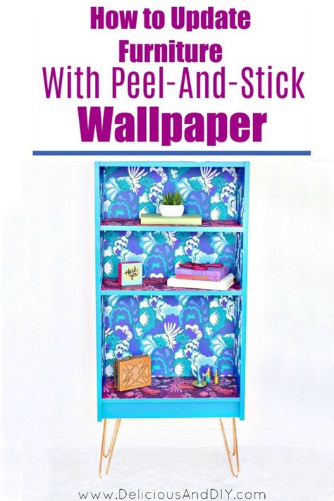 Using Peel And Stick Wallpaper, Upcycle Home Decor, Update Furniture, Upcycle Home, Bookshelf Makeover, Old Bookshelves, Wall Bookshelf, Rental Home Decor, Colorful Storage