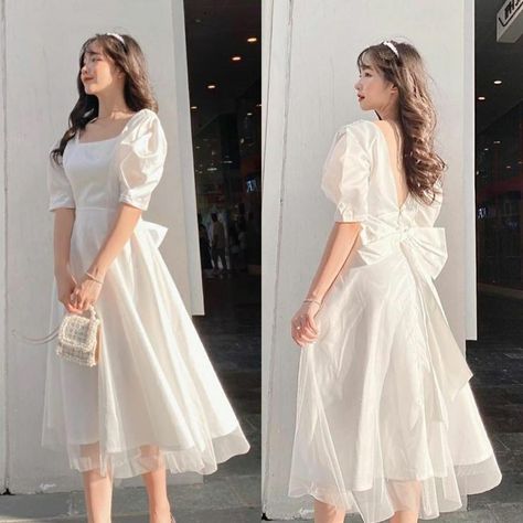 Korean White Dress, Japan Outfit Ideas, Korean Outfits Men, Skirt Outfits Korean, Korean Fashion Skirt, Simple Frocks, Gaun Fashion, Pakaian Feminin, Fancy Dresses Long