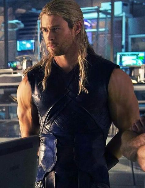 The most attractive picture of Thor <3 Man With Long Hair, Christopher Hemsworth, Hemsworth Brothers, Thor X Loki, Chris Hemsworth Thor, Univers Marvel, Marvel Thor, Liam Hemsworth, Hot Actors