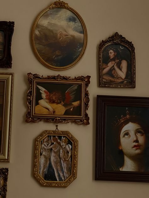 Classic Art Gallery Wall, Dark Academia Aesthetic Gallery Wall, Medieval Aesthetic Room Decor, Framed Art Wall Bedroom, Wall Of Paintings Aesthetic, Moody Photo Wall, Baroque Gallery Wall, Brown Wall Room Ideas, Brown Wall Aesthetic Bedroom