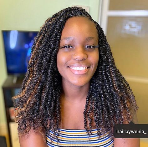 African Stylist  🇱🇷👸🏿🌍 on Instagram: “Spring Twist Light, Full and Flirty. Book Mid Back (Color 1b/33 with 30 highlights) Prices, Availability and to Book simply click link in…” Small Spring Twist, Spring Twists, Crochet Braids, Locs Hairstyles, Twist Hairstyles, Locs, Highlights, Blonde Hair, Twist