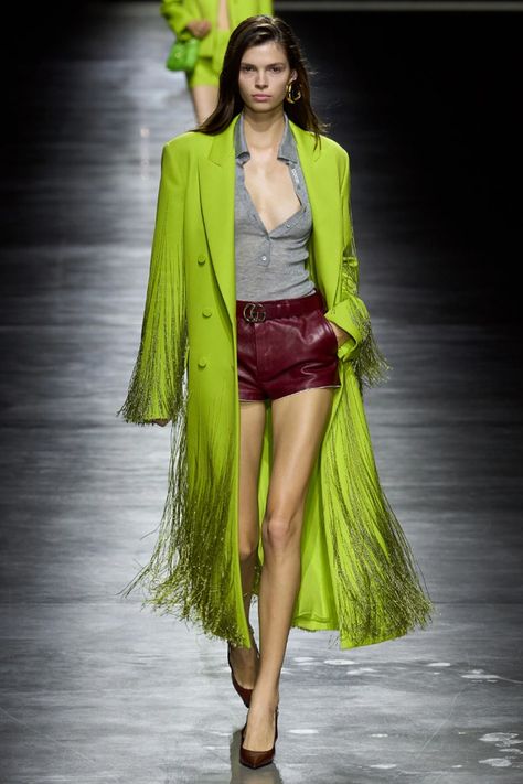 Spring 2024 Runway Trends, Balenciaga Spring, Knitwear Trends, Gucci Spring, Moda Paris, Runway Trends, 2024 Fashion, High Fashion Street Style, Spring 2024