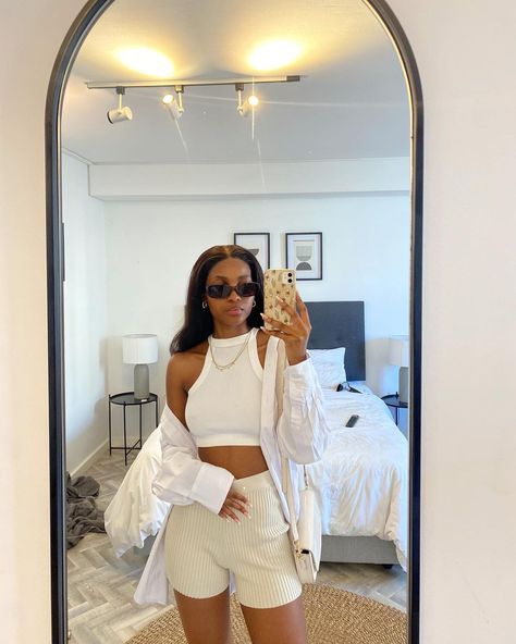 Breakfast Date Ideas, Breakfast Outfit Ideas, Breakfast Date Outfit, White Matte Nails, Mirror Pose Ideas, Shein Crop Tops, Date Fits, Y2k Shades, Date Inspo